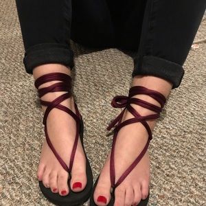 Self tie sandals